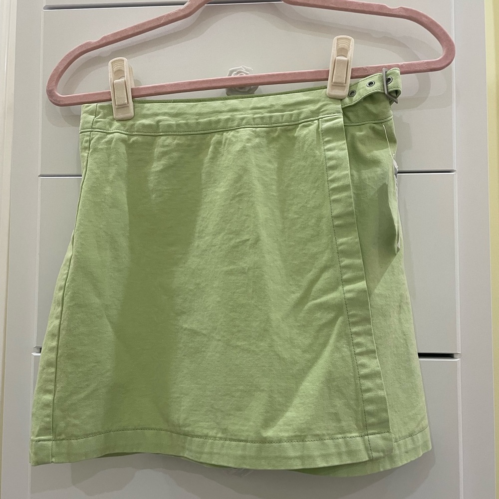 NWT Light Green Brandy Melville skirt with adjustable waist.